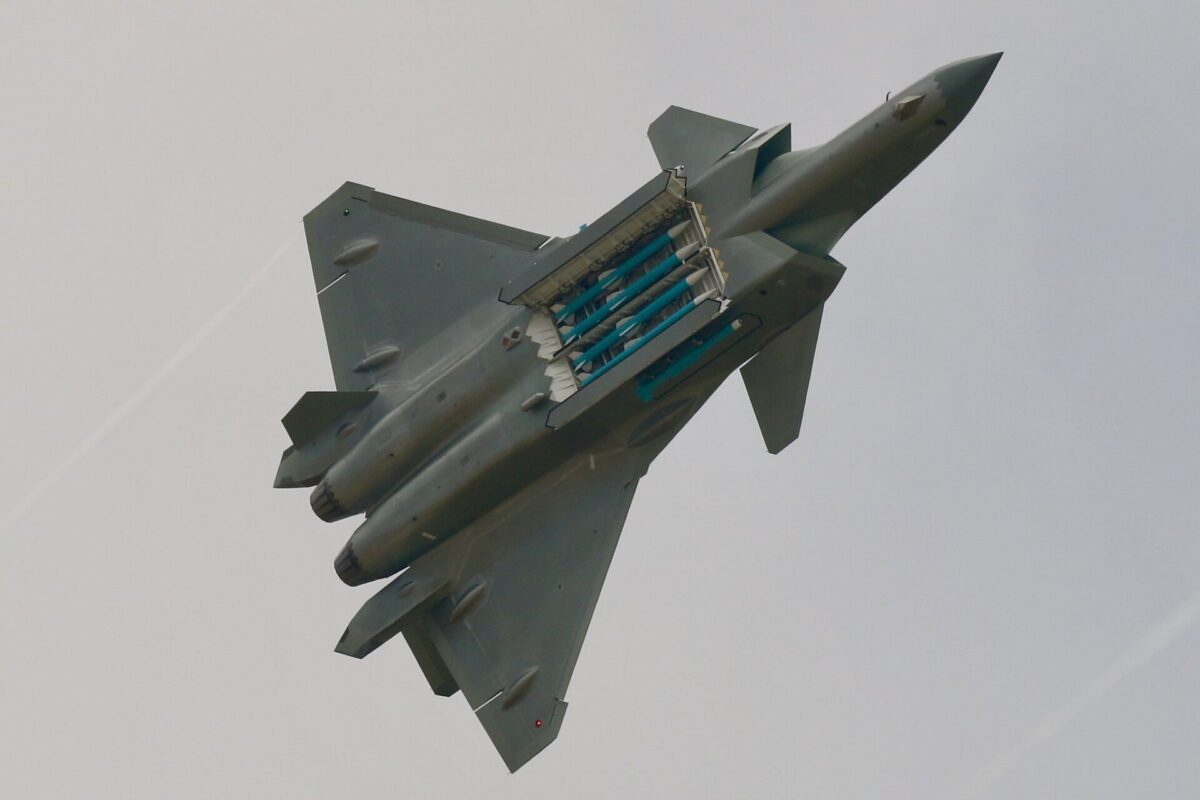 Chengdu J20 heavily armed fighter jets Chengdu J20 heavily armed fighter jets